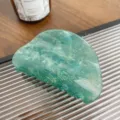 Grüne schimmernde Acryl Haarklammer Halbmond Design, stilvolles Haaraccessoire für Damen. - 8cm / Glitzer Grün