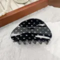 Schwarze Totenkopf Acryl Haarklammer, stilvolle Haarklammer Haarschmuck für Frauen Alltag. - Schwarzer Totenkopf Stil / 8.8cm