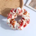 Grand chouchou de Noël avec motifs festifs de flocons et rennes en blanc et rouge - Noël Blanc Crème