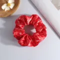 Chouchou de Noël rouge avec motifs festifs de flocons de neige - Noël Rouge Éclatant