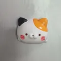 Detailaufnahme des Katzenkopf-Kuehlschrankmagneten mit süßem dreidimensionalen Design. - Kaliko-Katzenkopf 3D-Magnet (37)