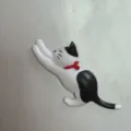 Schwarz-weiße Katzen Wandhaken Figur, süße dehnbare Katzen Dekoration für die Wand zu Hause. - Kletternde Schwarz-Weiße Katze (14)
