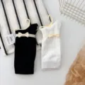 Calze medie a coste da donna con grazioso design a fiocco, classiche opzioni di colore nero e bianco. - Taglia unica (senza fiocco) / Nero