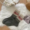 Chaussettes d'hiver en laine avec motif flocon de neige vintage Fair Isle, chaudes et chic. - Taille unique / Gris clair