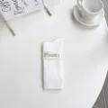 Chaussettes mi-hautes blanches en coton pour femmes, design uni confortable pour le quotidien. - Taille unique / Chaussettes mi-mollet / Blanc