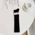 Chaussettes longues noires pour femmes, chaussettes hautes en coton, mode unie et décontractée. - Taille unique / Chaussettes hautes / Noir