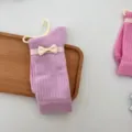 Delicati calzini a costine viola chiaro con un grazioso fiocco, stile estivo. - Taglia unica (senza fiocco) / Viola chiaro