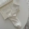 Chaussettes longues blanches à pois mignons pour femmes, chaussettes d'été respirantes. - Taille unique / Pois Blancs
