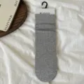 Chaussettes slouch texturisées chinées grises pour femmes, confortables et douces. - Gris clair