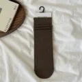 Chaussettes slouch côtelées en fil moucheté marron pour femmes, bonneterie douillette. - Café