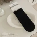 Chaussettes mi-hautes chic à bord volanté et tricot côtelé pour un style quotidien élégant. - Taille unique / Noir