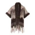 Detailansicht des vintage bedruckten Damen Pelzkragen Cape mit Fransen und Plueschsaum. - Morgenmantel / Braunes Hahnentritt-Muster mit Fellkragen