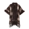 Detailansicht des vintage Karo Damen Ponchos mit Fellimitatkragen und Fransen. - Morgenmantel / Pelzkragen - Braun-beiges Karo