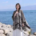 Cape châle en tricot bohème pour femmes, vêtement chaud d'hiver ethnique pour voyage mode. - Châle à petit motif cachemire - Bleu marine