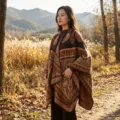 Etnischer Paisley Muster Poncho Brauner Kaschmir-Feel Warmer Offener Umhang Schal Variante - Zepter-Herz - Karamell