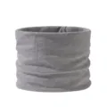 Vue détaillée du tour de cou double en gris uni, texture douce pour un confort thermique. - Gris Chiné