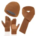 Winter warme Strickmütze Schal und Touchscreen Handschuhe Set in Braun für Damen. - Einfache Beanie Schal Handschuhe Dreiteiliges Set / Kurkuma