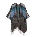 Ethnisch retro gestrickter Fransen Umhang Schal für Damen mit buntem geometrischem Ethno Muster. - Bunter Schal Himmelblau Grau