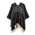 Gestrickter ethnischer Pulli Poncho Cape mit geometrischen Streifen und Fransensaum. - Ethnischer Pullover Quasten Poncho / Marineblau