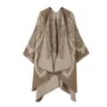 Chal capa de punto para mujer de estilo etnico vista detallada para viajes. - Bata / Caqui