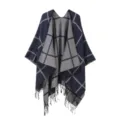 Mujer invierno cálido chal capa de cuadros con flecos azul marino y gris moda acogedora. - Azul marino