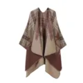 Detailansicht des karierten Damen Poncho Schals aus Kaschmirimitat im ethnischen Stil. - Morgenmantel / Kaffeebraun