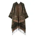 Detailansicht des Vintage Paisley Muster Ponchos mit Fransen, stilvoller warmer Umhang. - Grün-Kamelfarben