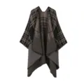 Detailansicht Damen kariert Winter Poncho Umhang Kaschmir Imitation warm gemütlich - Morgenmantel / Schwarz und Grau