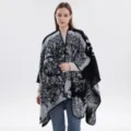 Damen Herbst Winter Strickschal Retro Dschungel Print stilvolles Cape modische warme Kleidung - Fashion - Schwarz