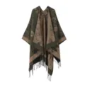 Elegante scialle poncho con frange e stampa floreale verde e marrone, perfetto per outfit versatili. - Farfalla e girasole - verde oliva