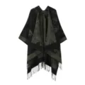 Elegante mantella poncho a maglia nera e verde con motivo floreale e frange, stile chic. - Farfalla e girasole - Nero