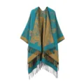 Elegante scialle poncho in maglia verde petrolio e senape con motivo floreale e frange donna. - Farfalla e girasole - Blu cammello