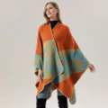 Poncho en tricot géométrique orange et bleu, variante de cape élégante pour femme. - Motif floral géométrique orange et bleu