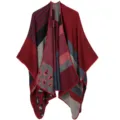 Kashmirähnlicher Color-Block-Poncho mit stilvollem Karomuster, Streifen und Leo-Print. - Leopardenmuster Rot