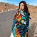 Ethischer Poncho Winter warmer Schal Umhang stylische Outdoor Reise Damen Fransen Decke - Bunte Geometrie - Orange-Grün