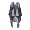 Blau-grauer Strick-Umhang Schal mit geometrischem Leopardenmuster und Fransen Details - Grau Leopard