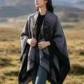 Châle cape tricoté style ethnique pour femme, vêtement d'extérieur confortable, poncho élégant. - Totem noir et gris