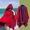 Poncho con cappuccio a stelle rosse, scialle caldo con nappe per viaggi all'aperto. - Sentiero Stellato Rosso