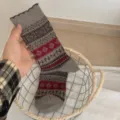 Chaussettes en laine style nordique vintage avec motifs rétro et bordure en dentelle femmes - Taille unique / Kaki