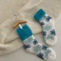 Chaussettes d'hiver épaisses en peluche pour femmes, douillettes avec motifs de flocons de neige. - Taille unique / Blanc Bleu
