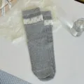 Femmes chaussettes grises à volants imprimé floral longues décontractées été quotidien - Taille unique / Gris clair