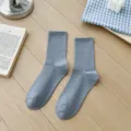 Chaussettes mi-hautes côtelées bleues classiques pour hommes et femmes, vêtements décontractés. - Taille unique / Gris Ultime