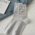 Chaussettes mi-hautes rayées rétro avec étiquette, chaussettes décontractées en coton pour femmes. - Taille unique / Gris à Rayures Blanches