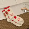 Chaussettes mi-bas décontractées d'hiver pour femmes avec motif pomme et joli petit ours. - Taille unique / Blanc Crème
