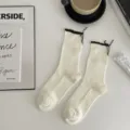 Chaussettes mi-hautes blanches élégantes à volants, bas en coton stylés pour femmes. - Taille unique / Blanc Crème