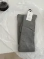 Chaussettes hautes grises confortables, tissu tricoté doux, coupe mince, couleur unie. - Taille unique / Gris clair