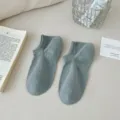 Chaussettes courtes grises confortables pour femmes, coton peigné doux de tous les jours. - Taille unique / Gris fumé