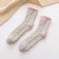 Damen dicke warme Korallenfleece Winter Wadensoehne Zopfmuster kuschelige Haussocken - Einheitsgröße / Khaki
