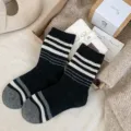 Chaussettes en laine épaisses et douillettes pour femmes, chaussettes d'hiver rayées. - Taille unique / Noir