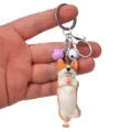 Süßer Yoga Corgi Schlüsselanhänger mit Glocken und Karabiner für Autoschlüssel und Taschen. - Einbeiniger Yoga-Corgi / Weiß Lila